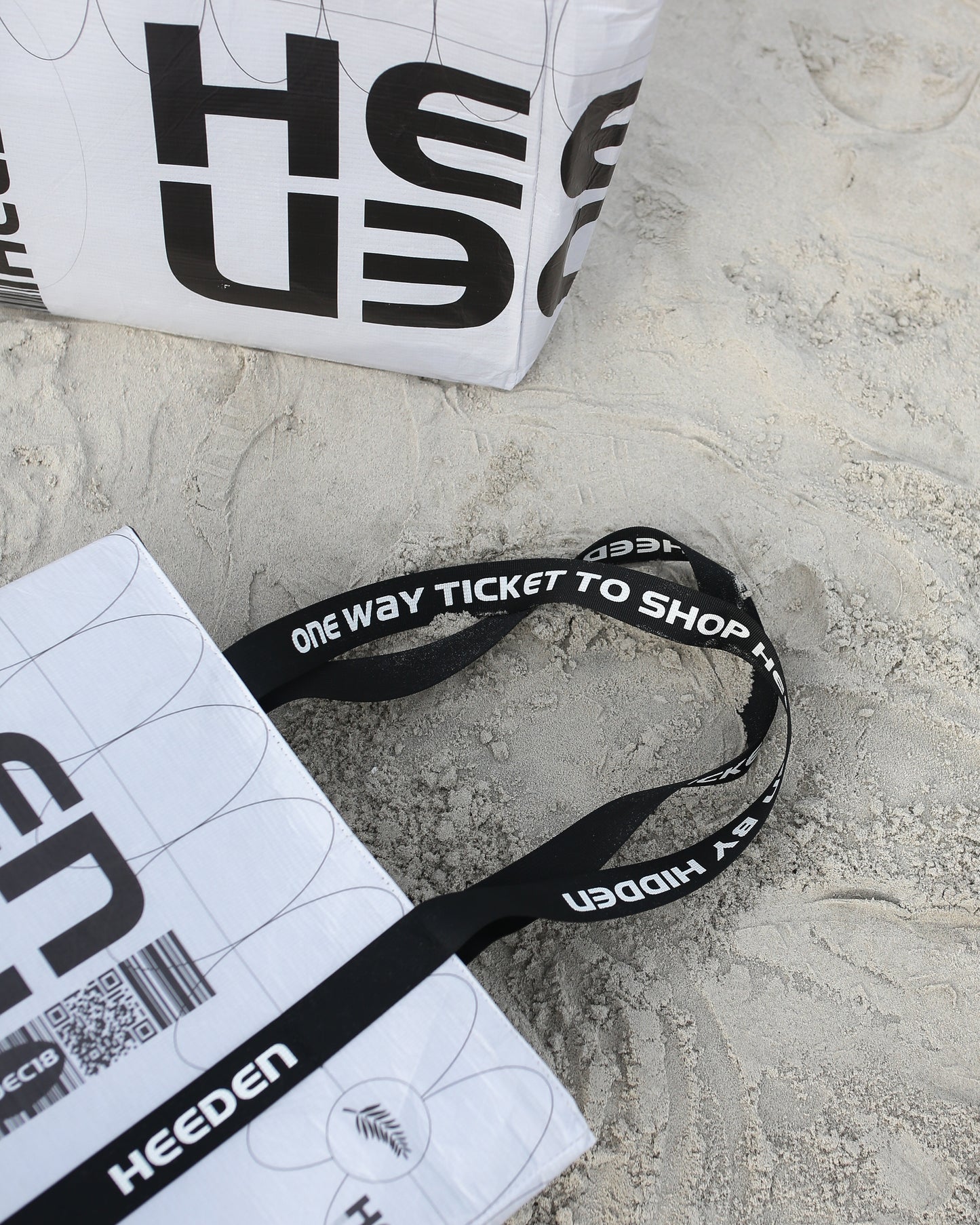 Holiday Pass Dupont Bag