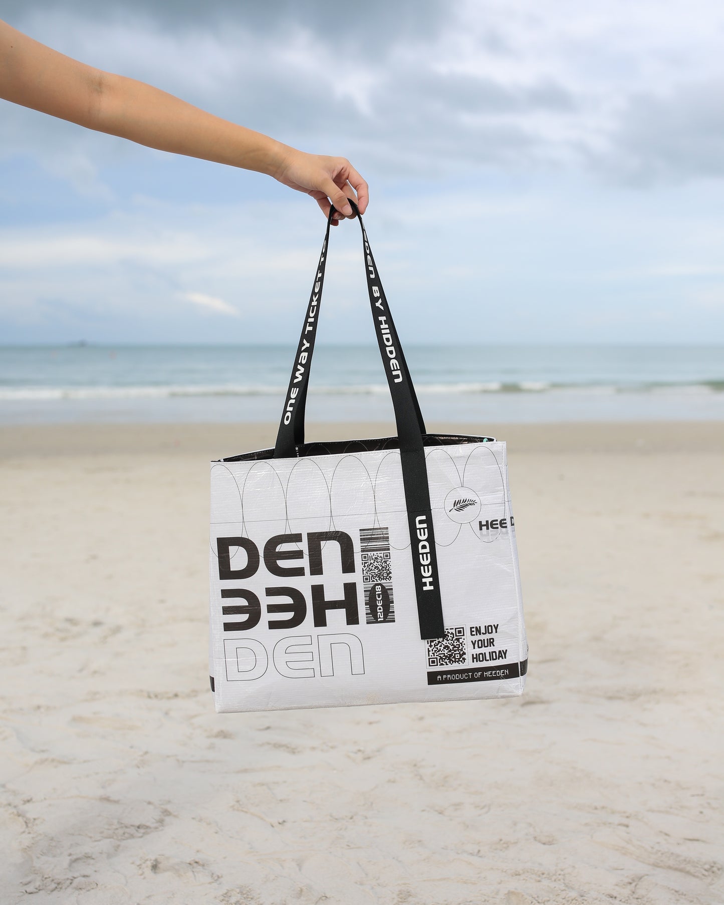 Holiday Pass Dupont Bag