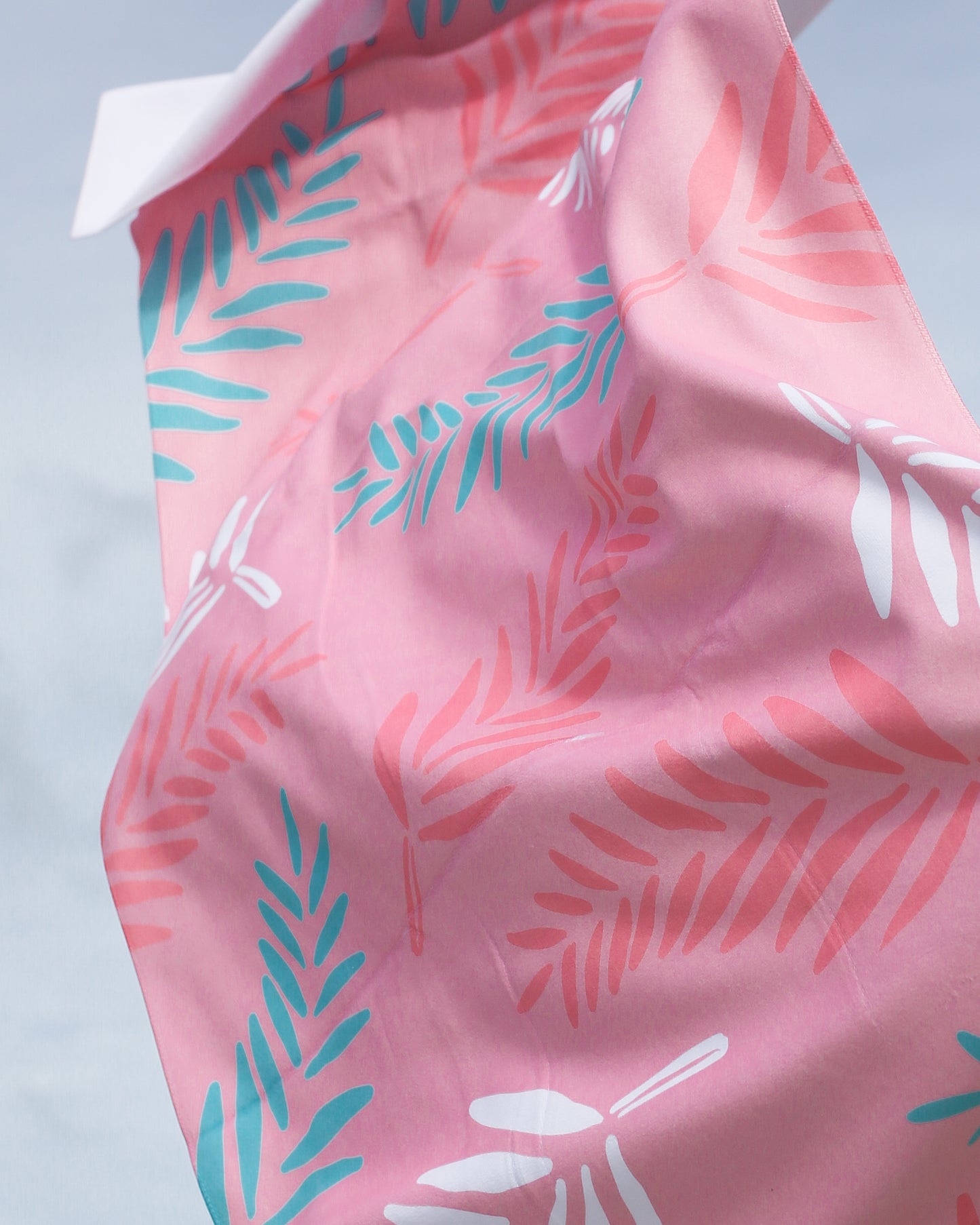 Hidden Classic Summer Beach Towel in Pink