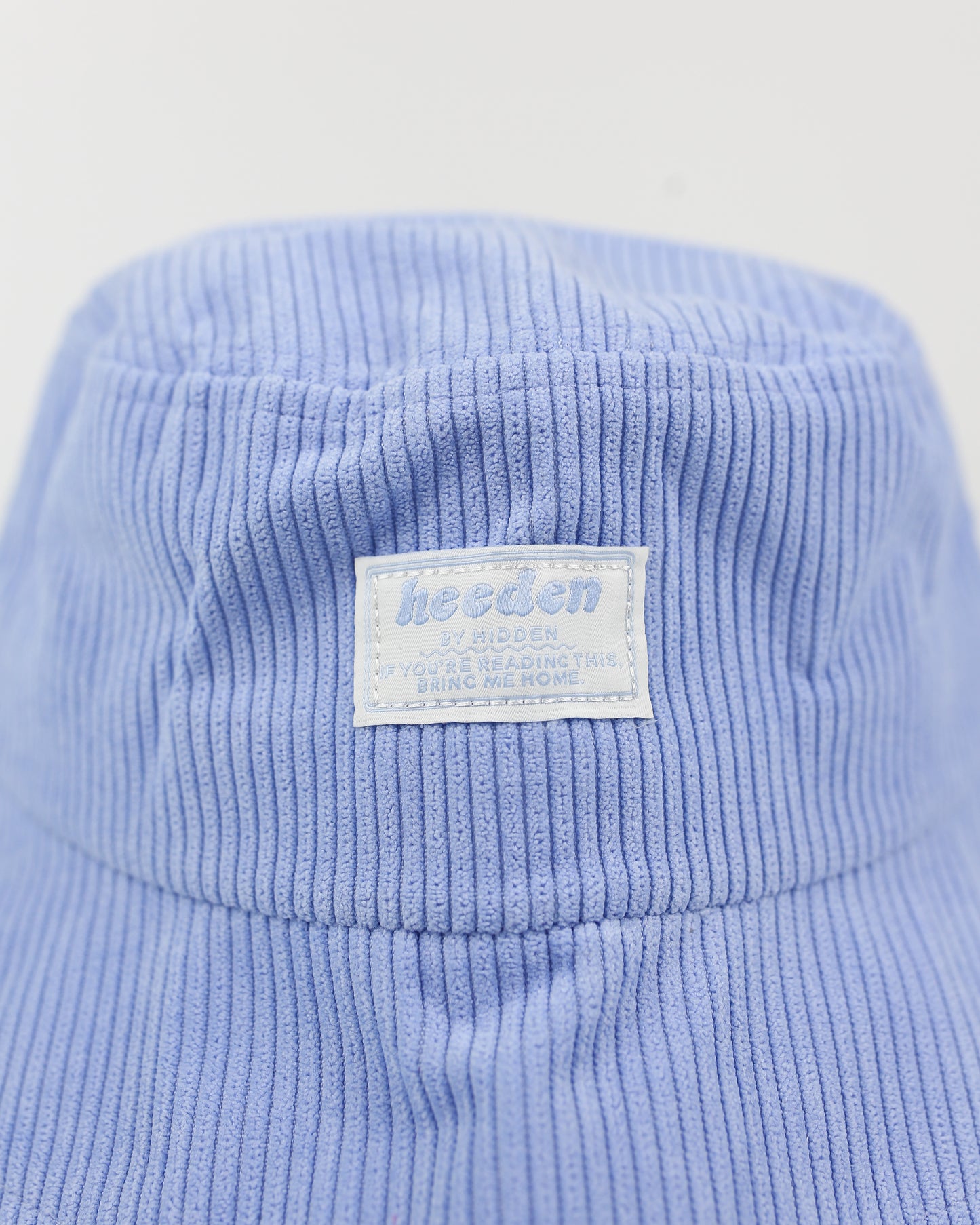 Suede Bucket Hat in Peri Winkle